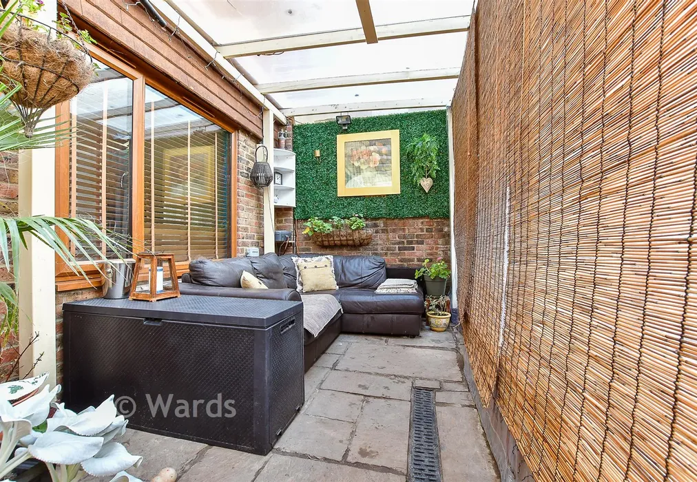 Lean To - Maynards, Marden, Tonbridge, Kent - Wards of Kent