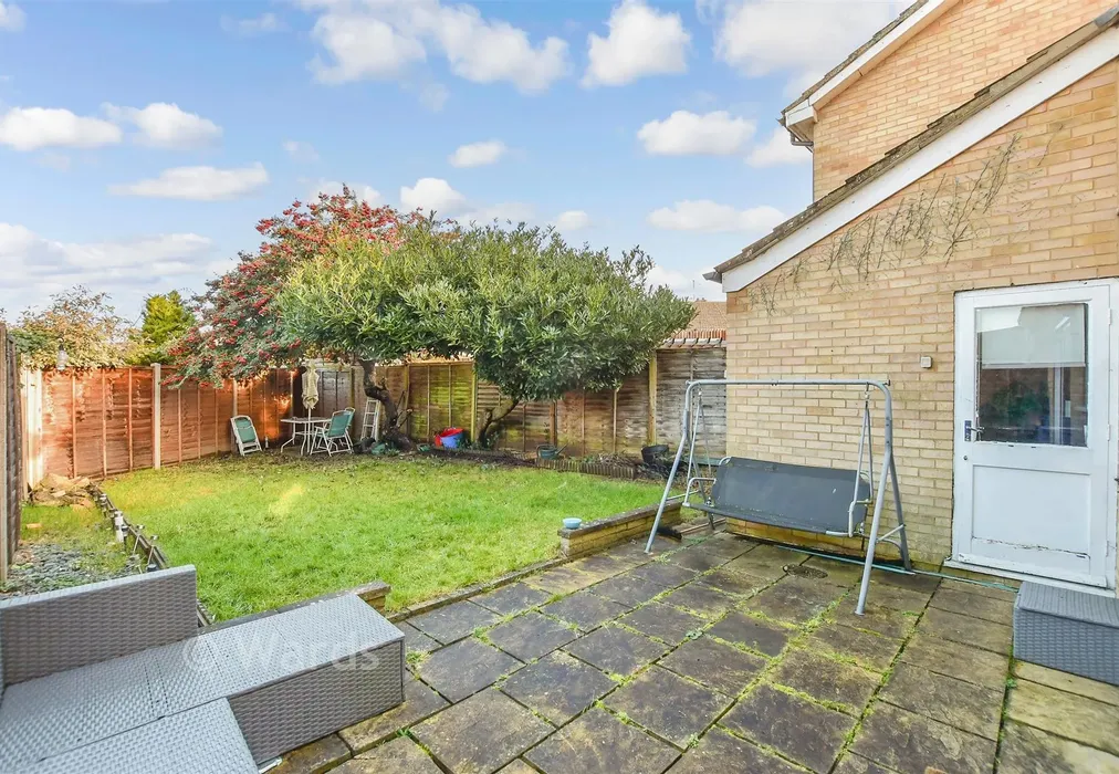 Rear Garden - Finglesham Court, Maidstone, Kent - Wards of Kent