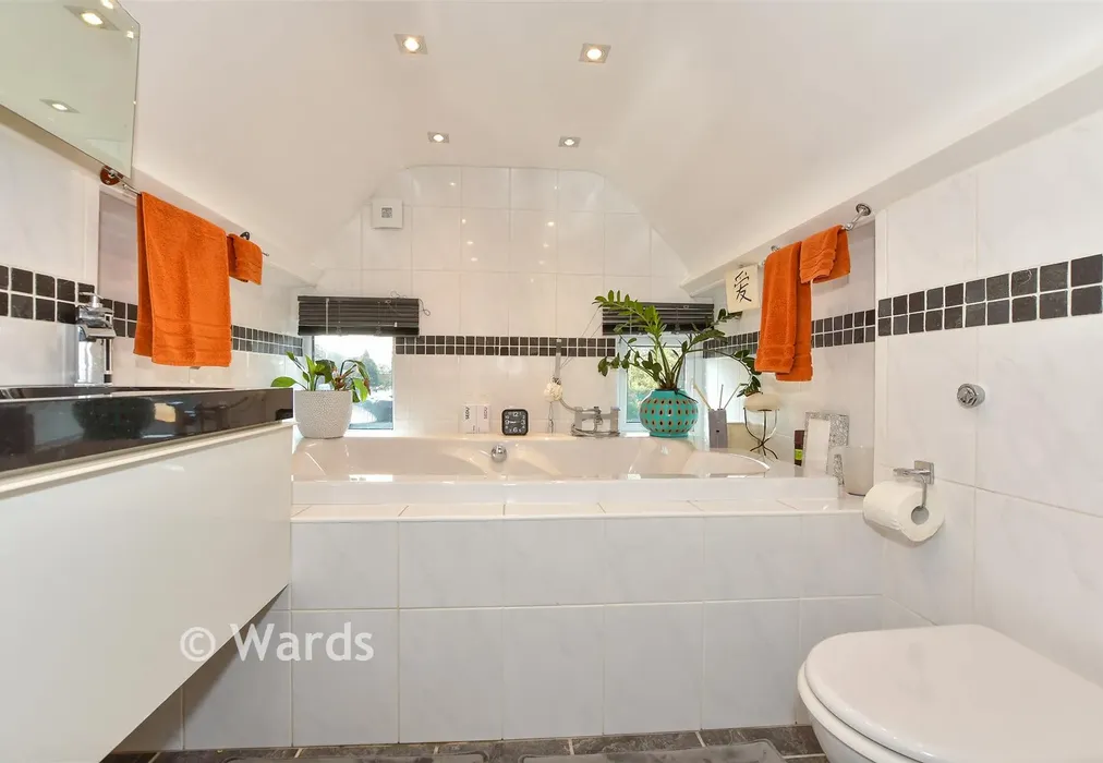 En-Suite Bathroom - Dover Road, Guston, Dover, Kent - Wards of Kent