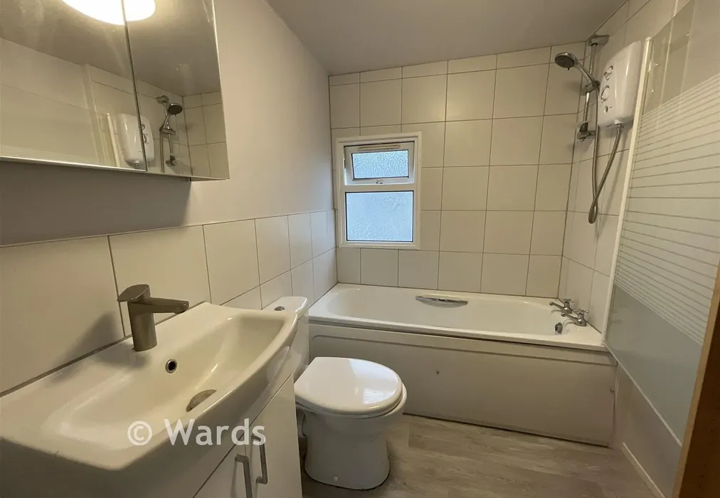 Bathroom - Crockford Close, Towngate Wood Park, Tonbridge, Kent - Wards of Kent