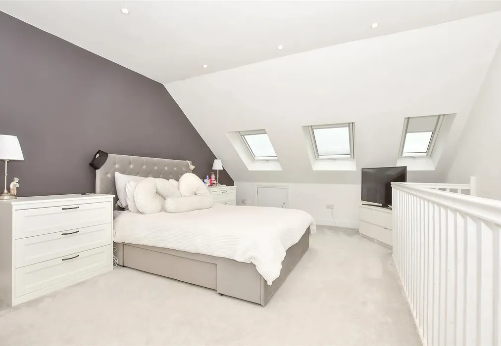 Bedroom 1 - Haydon Close, Maidstone, Kent - Wards of Kent
