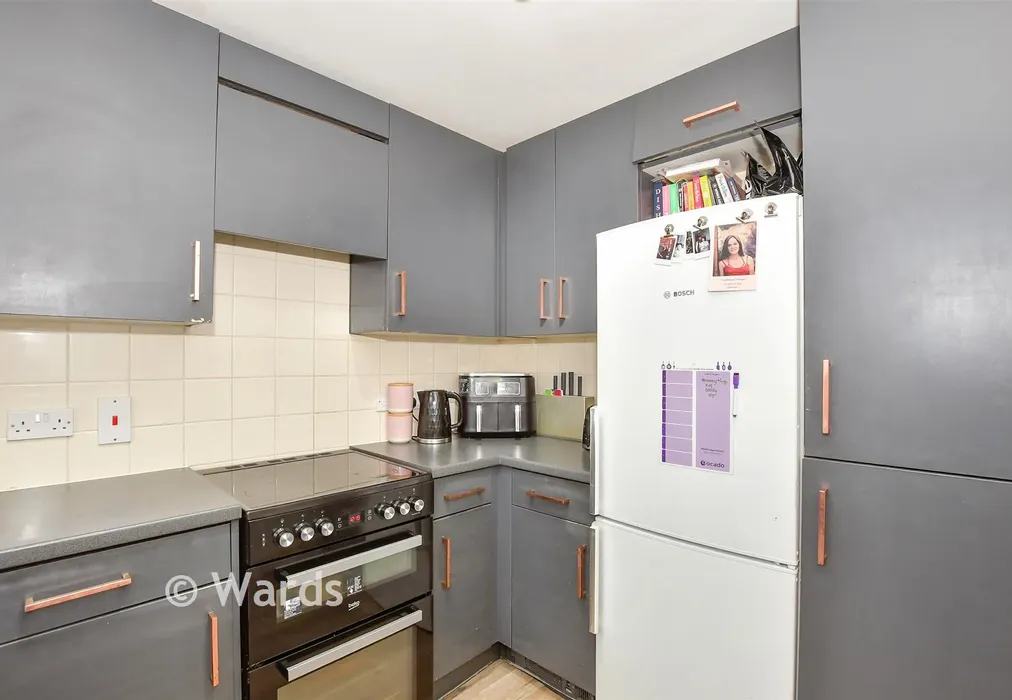 Kitchen - Haydon Close, Maidstone, Kent - Wards of Kent