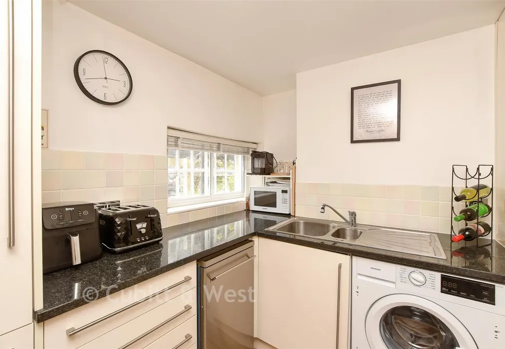 Kitchen - Church Street, Dorking, Surrey - Wards of Kent