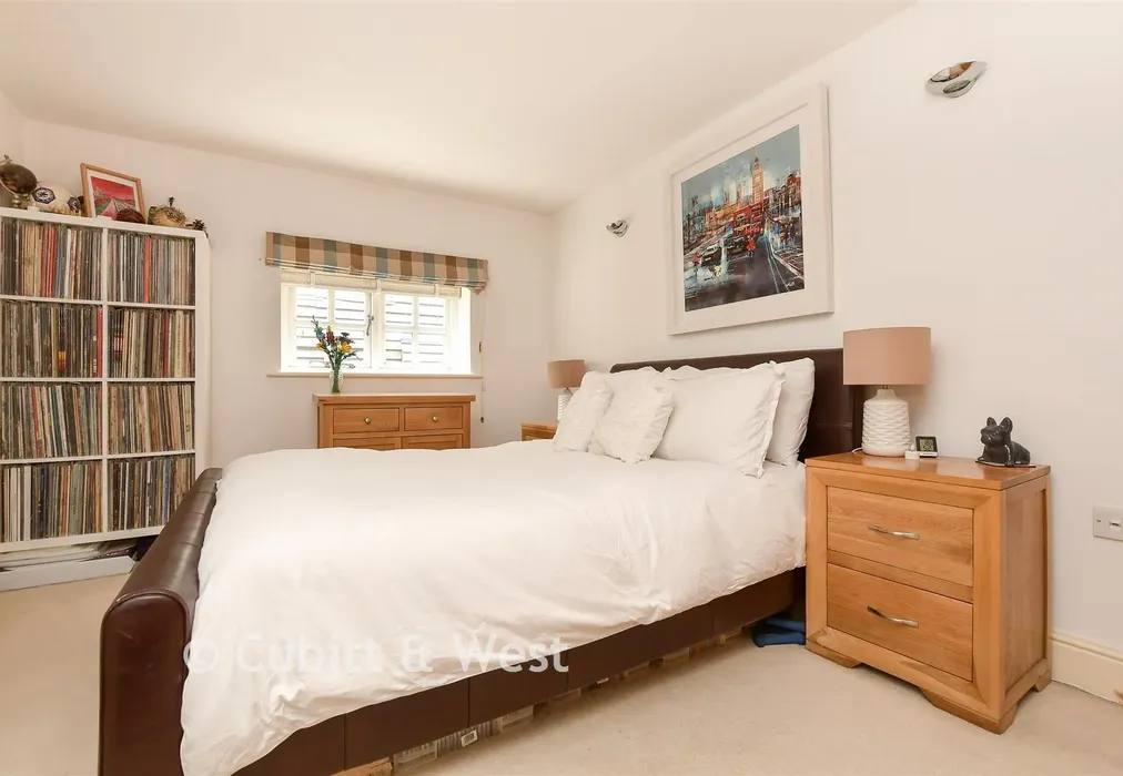 Bedroom 1 - Church Street, Dorking, Surrey - Wards of Kent