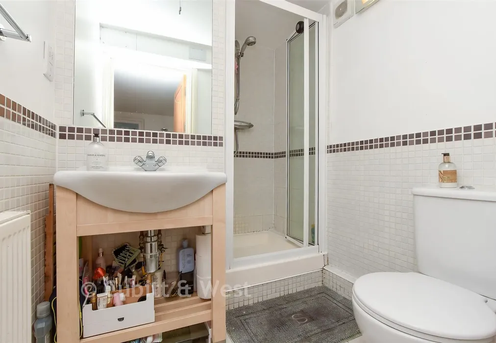 En-Suite Shower Room - Church Street, Dorking, Surrey - Wards of Kent
