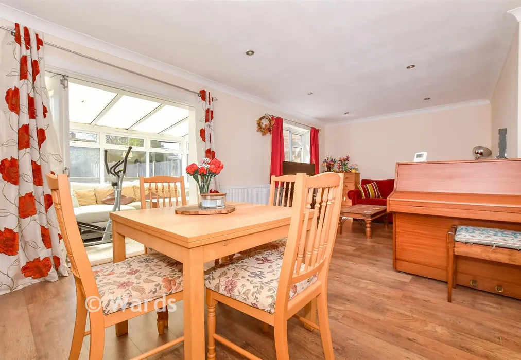 Lounge/Diner - Grantham Avenue, Deal, Kent - Wards of Kent