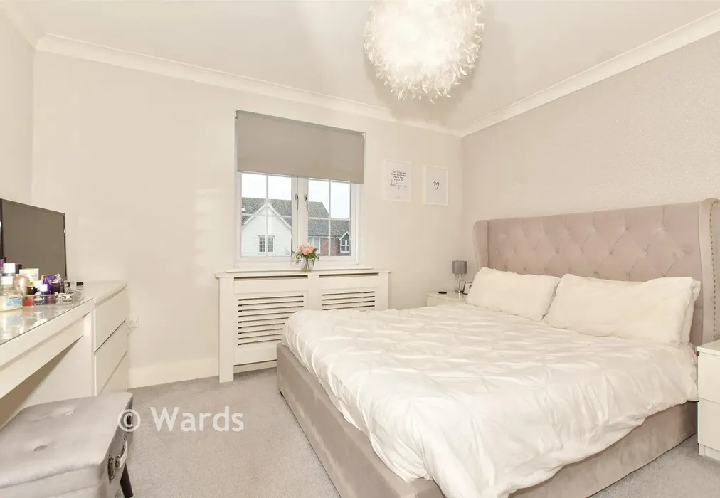 Bedroom 1 - Barnes Way, Herne Bay, Kent - Wards of Kent