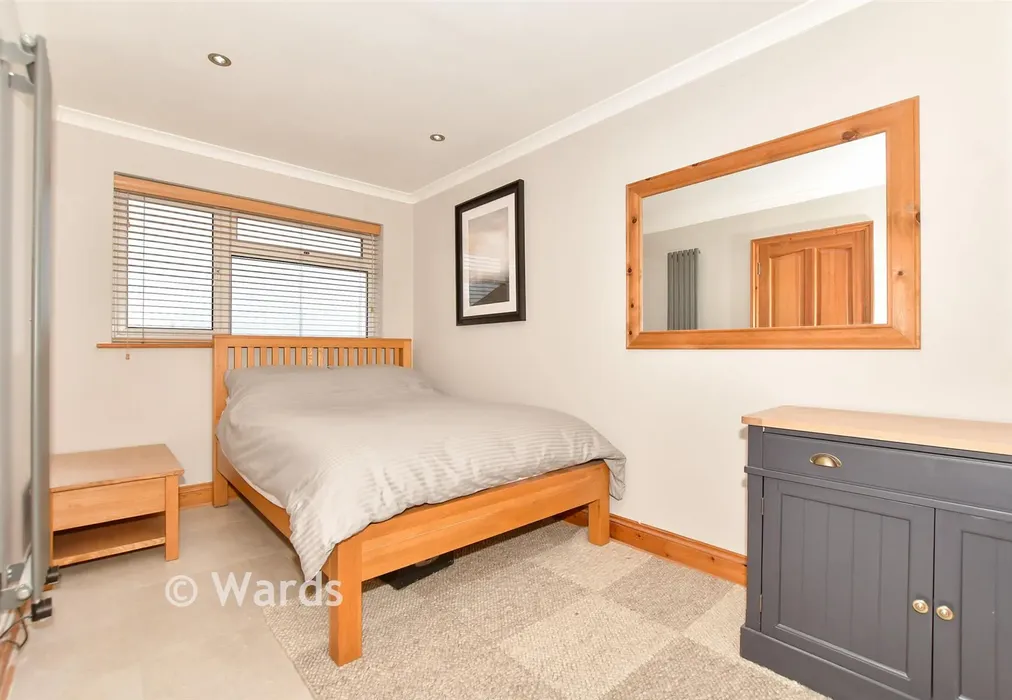 Bedroom - Tower Parade, Whitstable, Kent - Wards of Kent