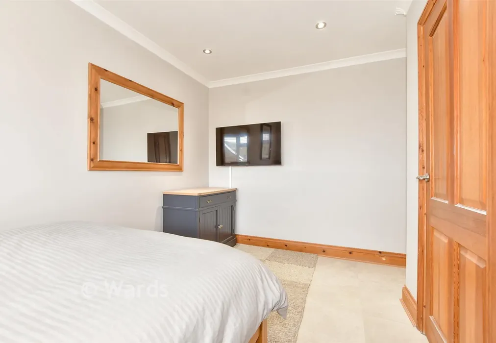 Bedroom - Tower Parade, Whitstable, Kent - Wards of Kent