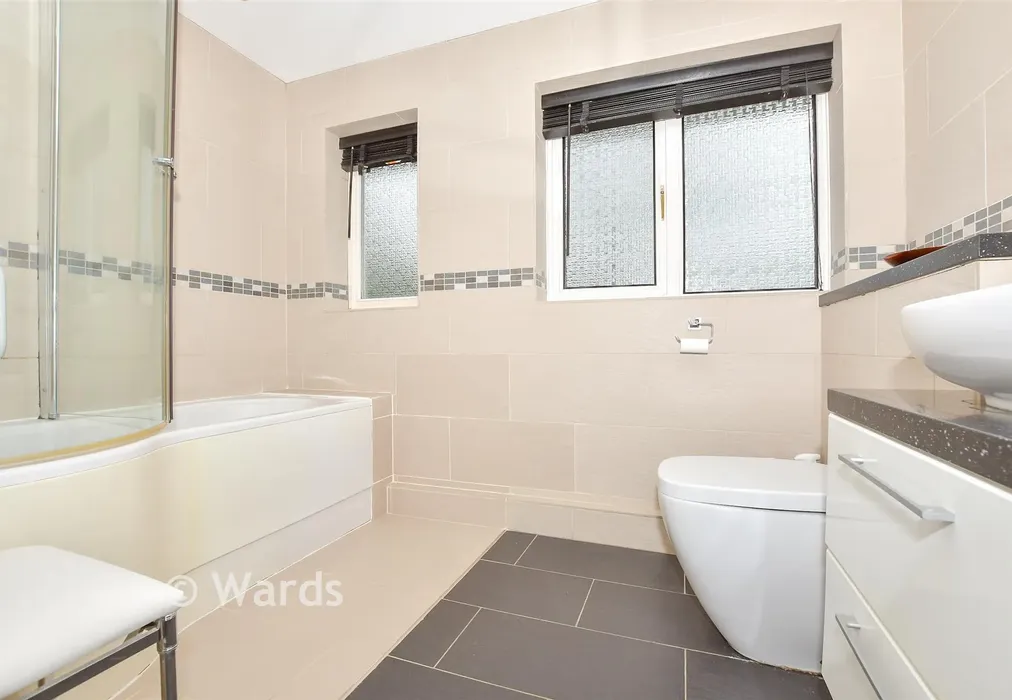 Bathroom - Somerfield Road, Maidstone, Kent - Wards of Kent