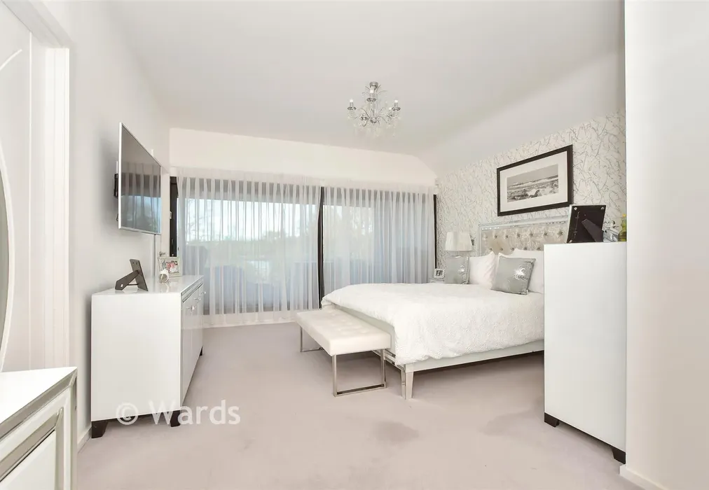 Bedroom 1 - Pluckley, Ashford, Kent - Wards of Kent
