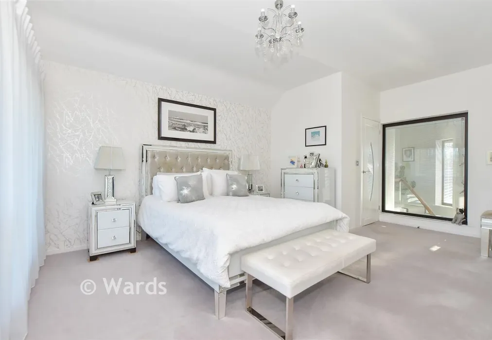 Bedroom 1 - Pluckley, Ashford, Kent - Wards of Kent