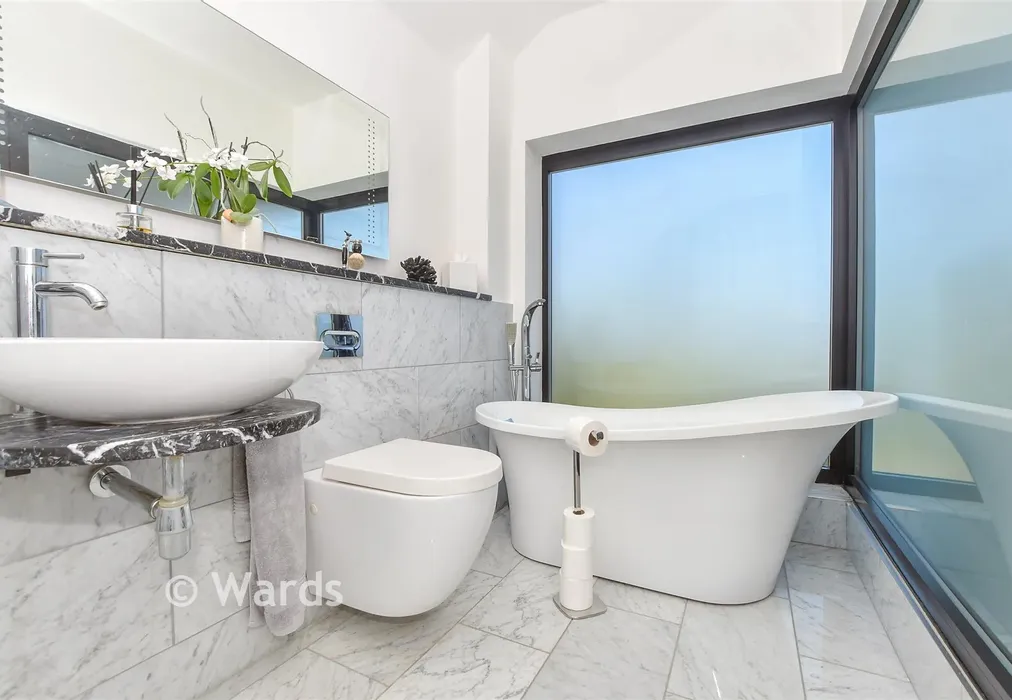 En-Suite Bathroom - Pluckley, Ashford, Kent - Wards of Kent