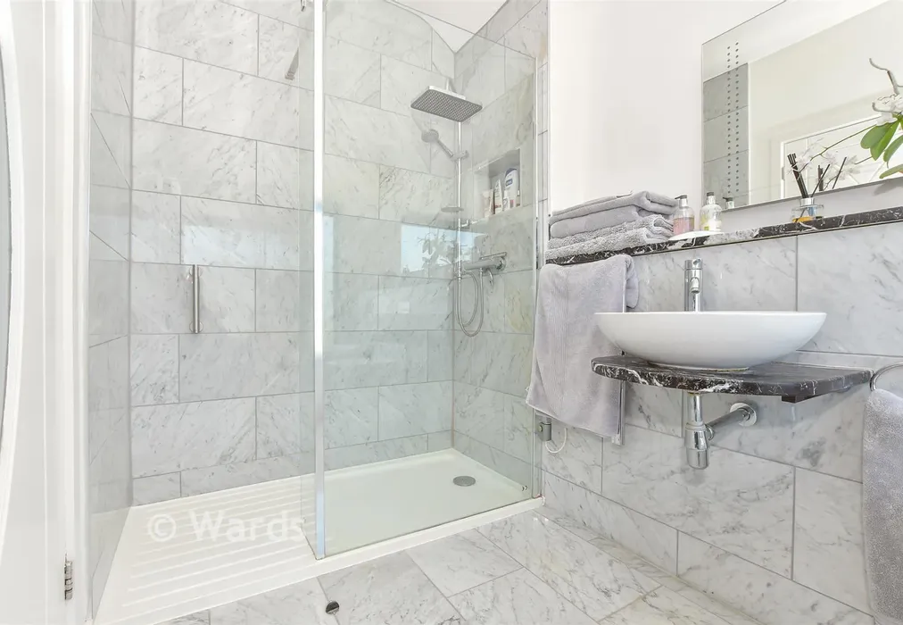 En-Suite Bathroom - Pluckley, Ashford, Kent - Wards of Kent