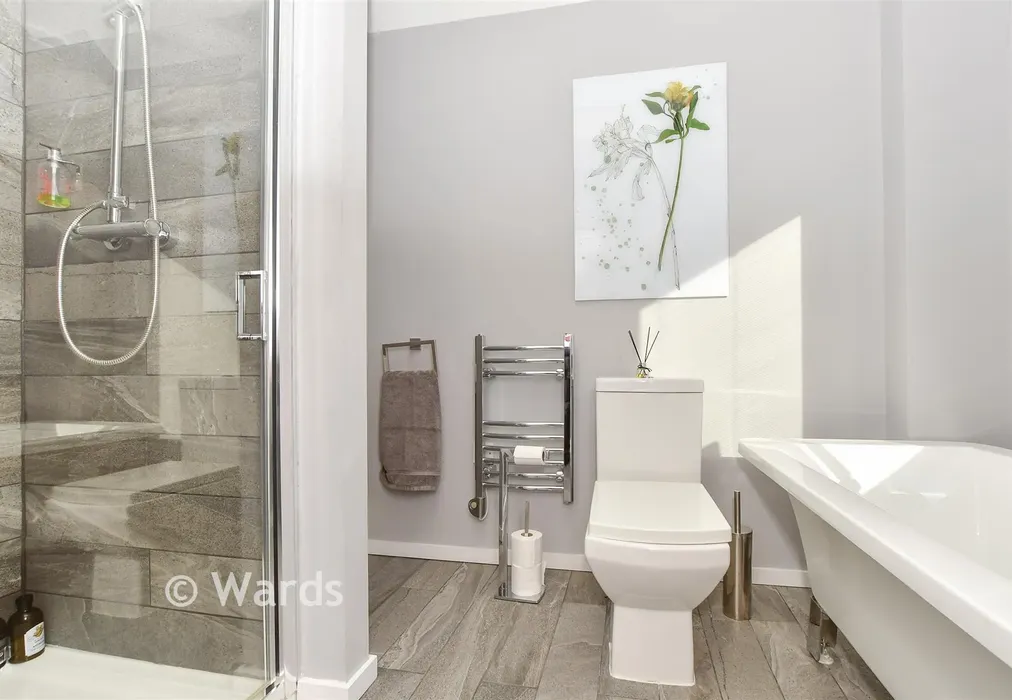 En-Suite Bathroom - Pluckley, Ashford, Kent - Wards of Kent