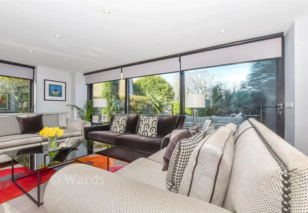 Lounge - Pluckley, Ashford, Kent - Wards of Kent