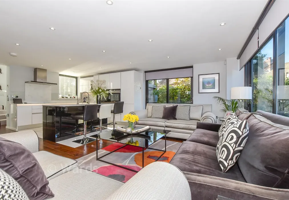 Lounge - Pluckley, Ashford, Kent - Wards of Kent