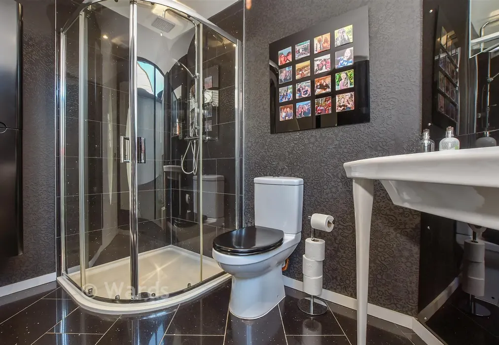 Shower Room - Pluckley, Ashford, Kent - Wards of Kent