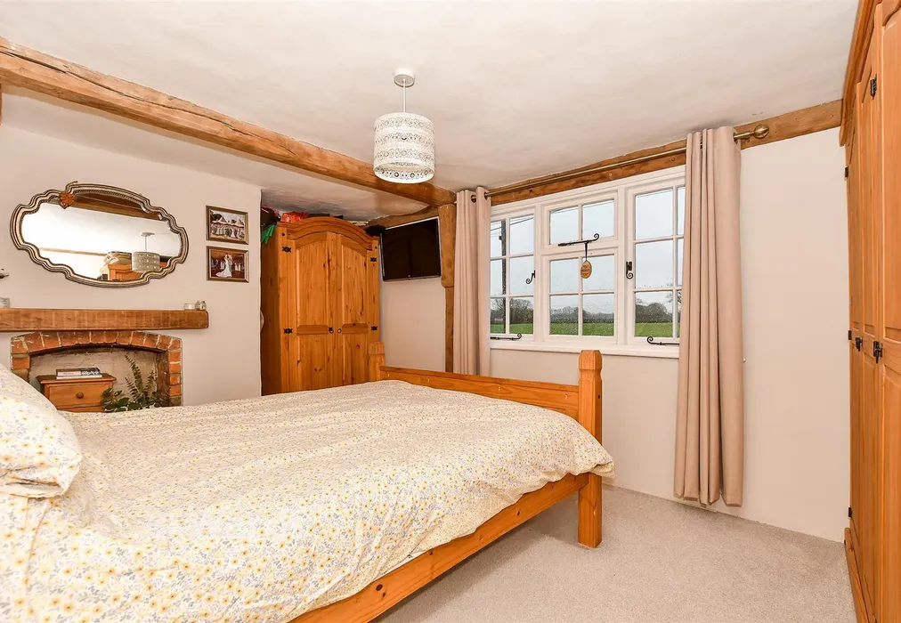 Bedroom 1 - Smarden, Smarden, Kent - Wards of Kent