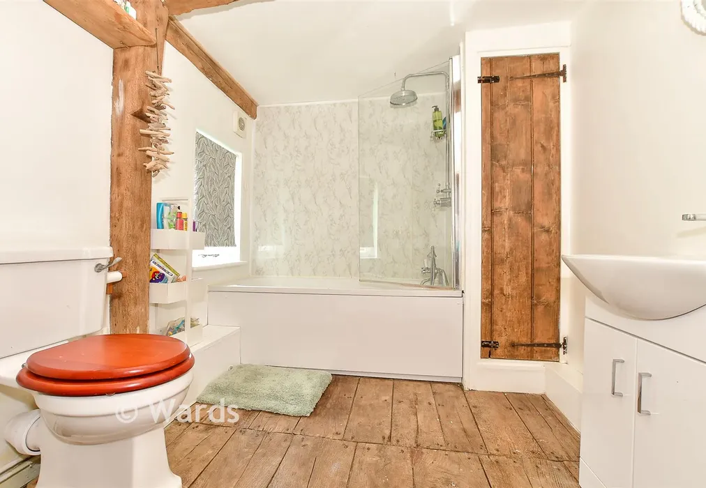 Bathroom - Smarden, Smarden, Kent - Wards of Kent