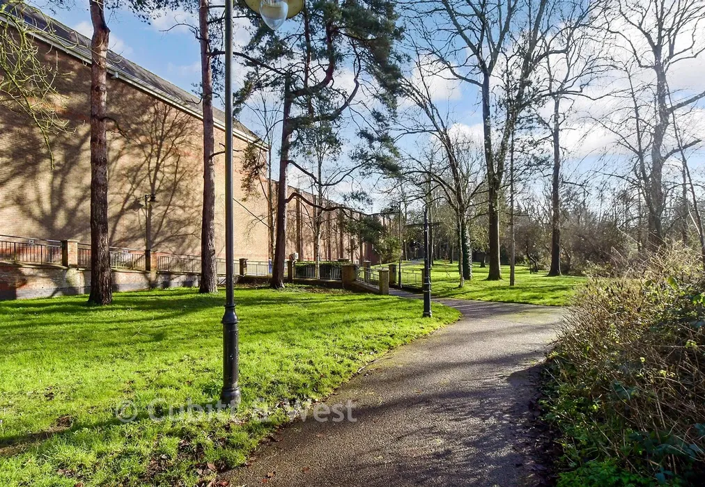 Communal Gardens - Mill Bay Lane, Horsham, West Sussex - Wards of Kent