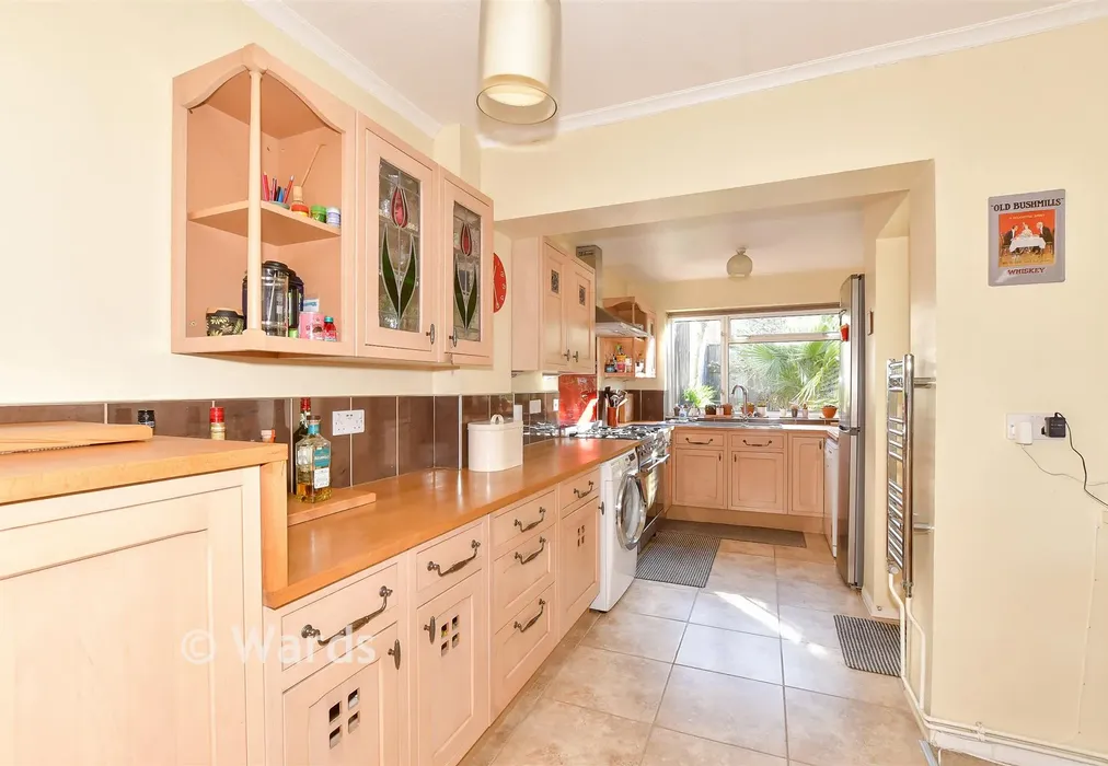 Kitchen - All Saints Close, Whitstable, Kent - Wards of Kent