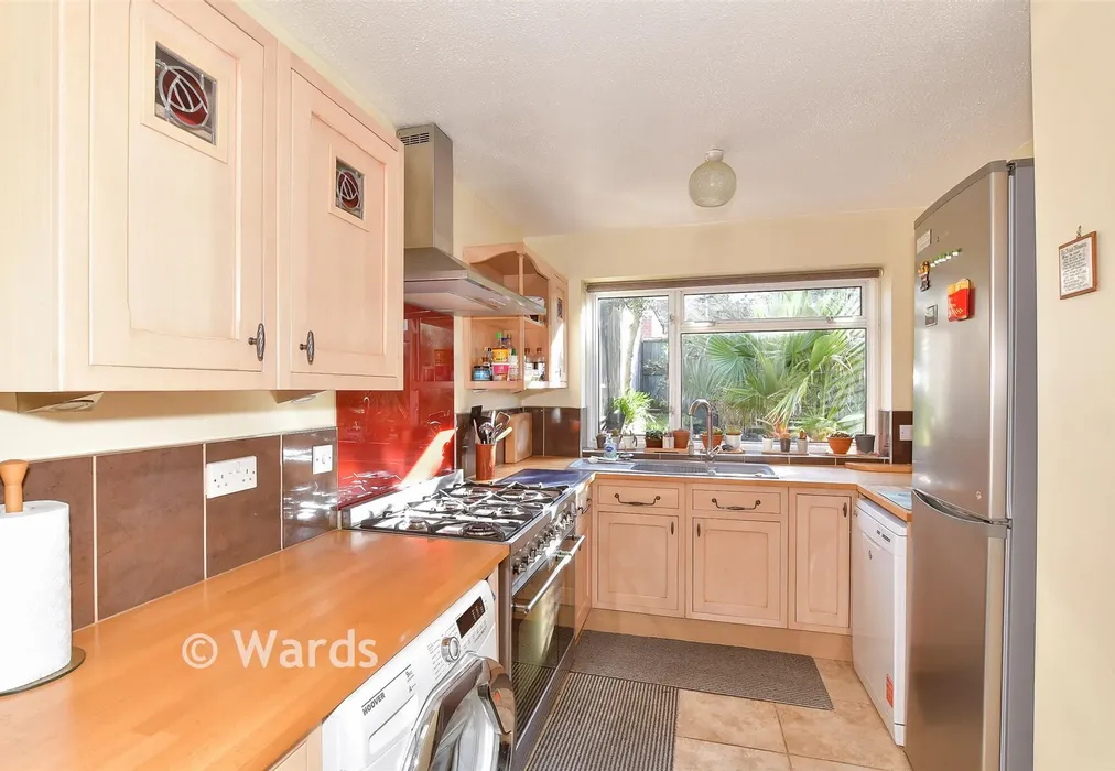 Kitchen - All Saints Close, Whitstable, Kent - Wards of Kent