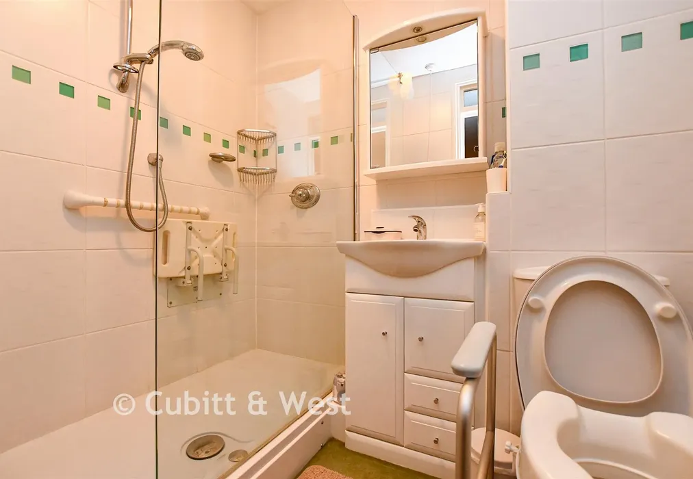 Shower Room - Station Road, Dorking, Surrey - Wards of Kent