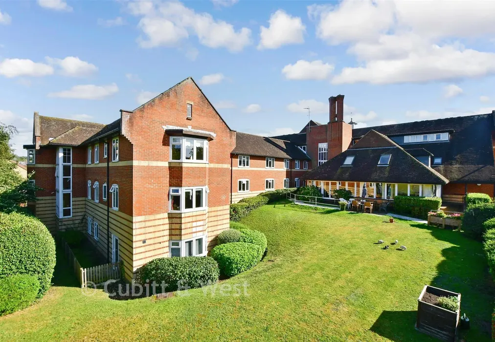 Exterior/Communal Gardens - Station Road, Dorking, Surrey - Wards of Kent