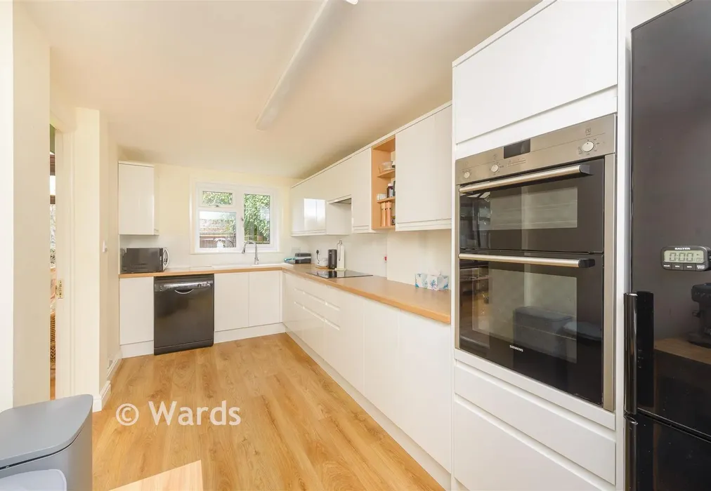 Kitchen - Willowside, Snodland, Kent - Wards of Kent