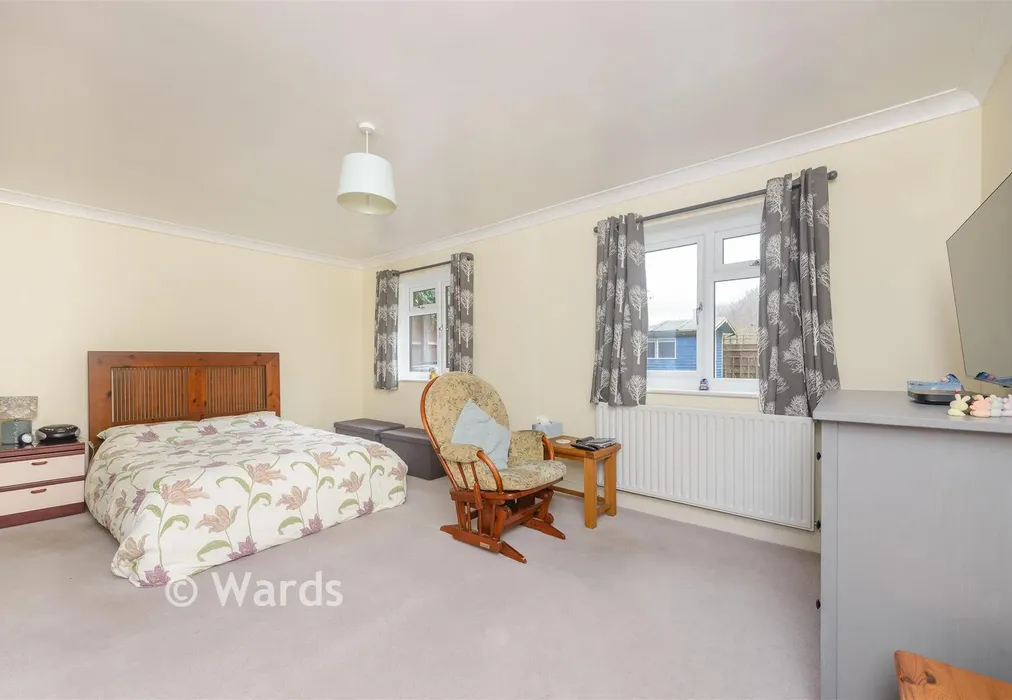 Bedroom 1 - Willowside, Snodland, Kent - Wards of Kent