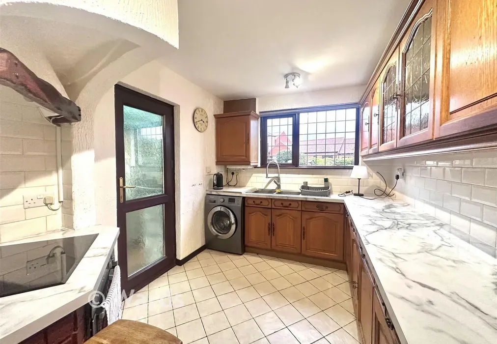 Kitchen - St. Dunstan's Drive, Gravesend, Kent - Wards of Kent