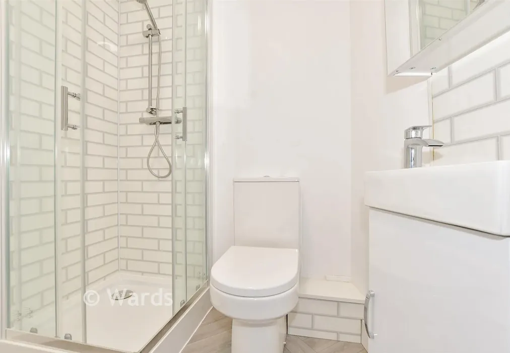 Bathroom - Harvey Street, Folkestone, Kent - Wards of Kent