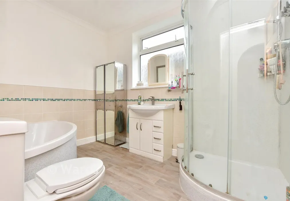 Bathroom - Margate Road, Ramsgate, Kent - Wards of Kent