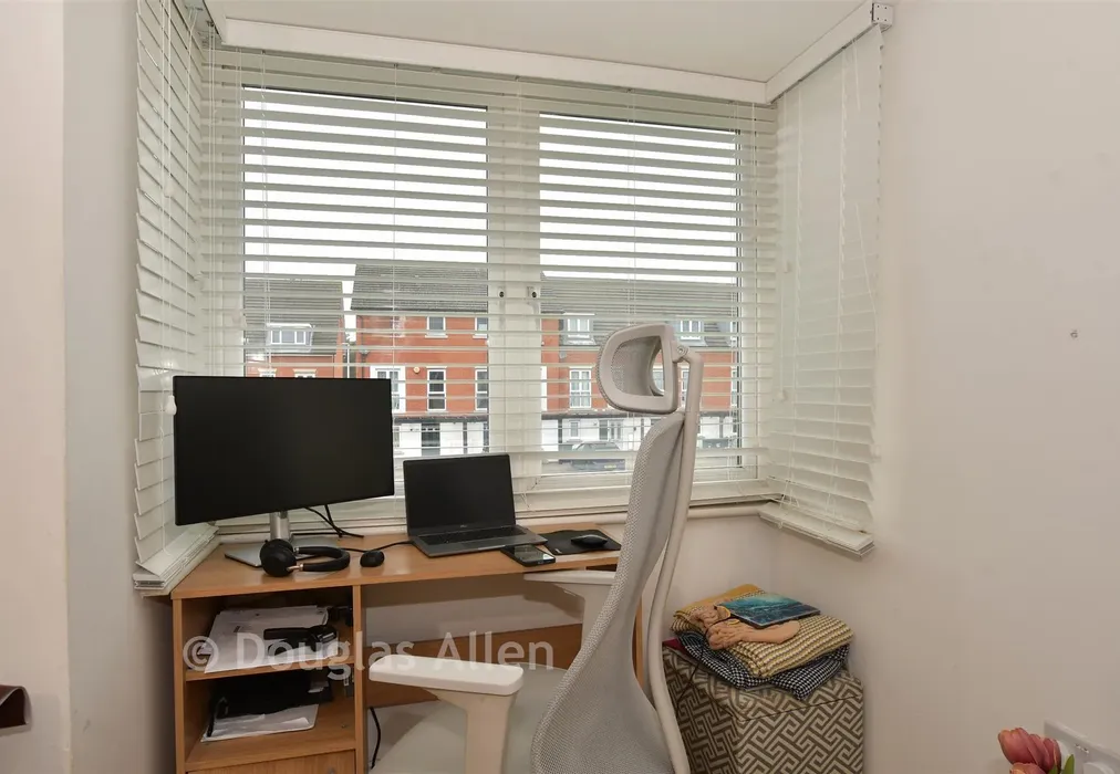 Internal Feature - Glandford Way, Chadwell Heath, Romford, Essex - Wards of Kent