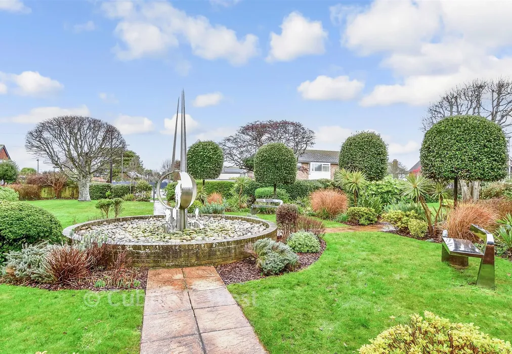 Communal Gardens - Harsfold Close, Rustington, West Sussex - Wards of Kent