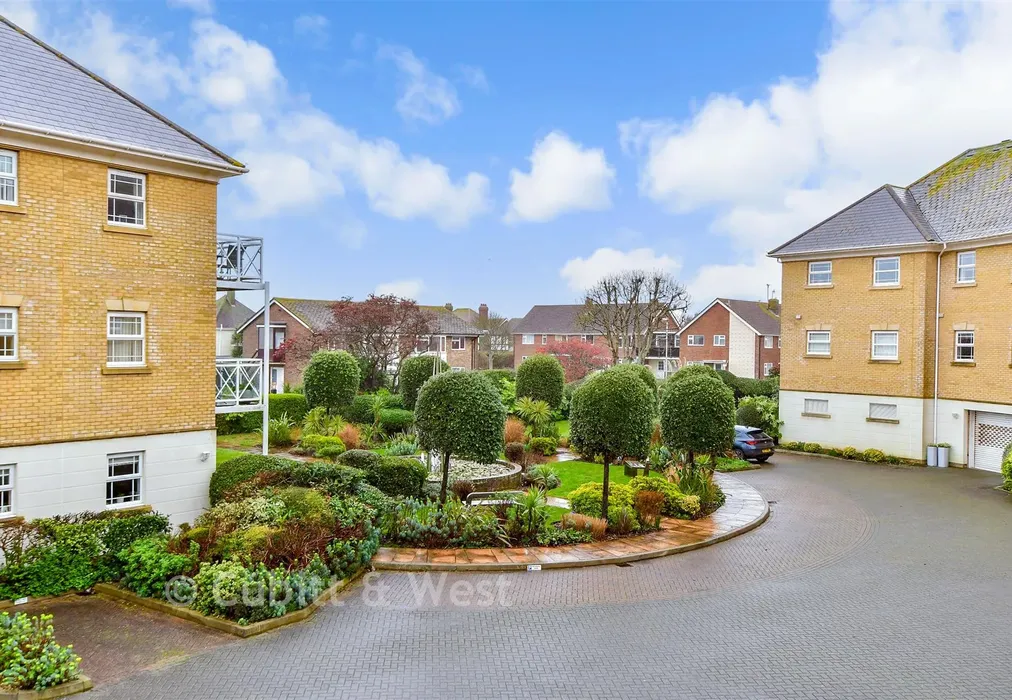 Balcony / Terrace - Harsfold Close, Rustington, West Sussex - Wards of Kent