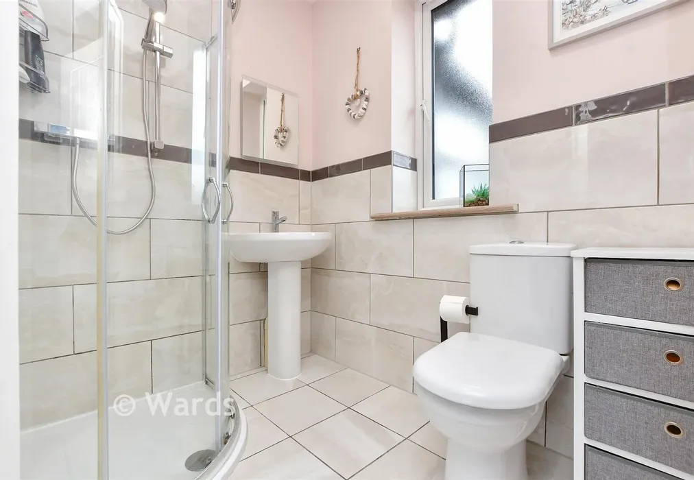 En-Suite - Ramsgate Road, Broadstairs, Kent - Wards of Kent