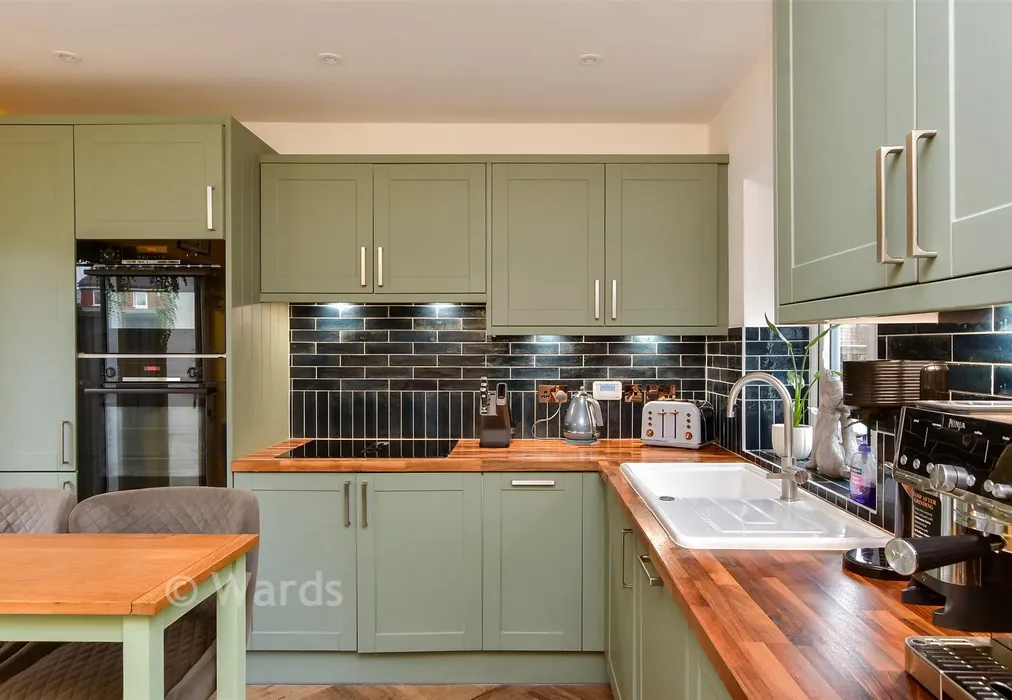 Kitchen - Ramsgate Road, Broadstairs, Kent - Wards of Kent