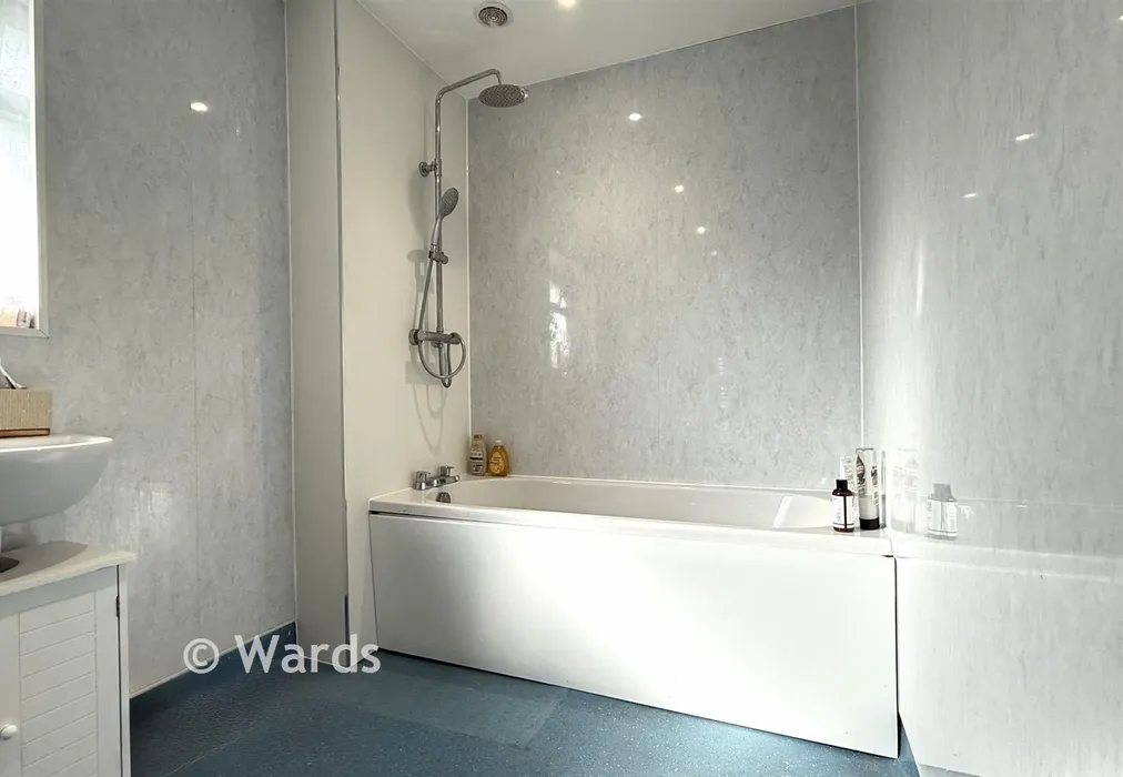 Bathroom - Macdonald Parade, Seasalter, Whitstable, Kent - Wards of Kent