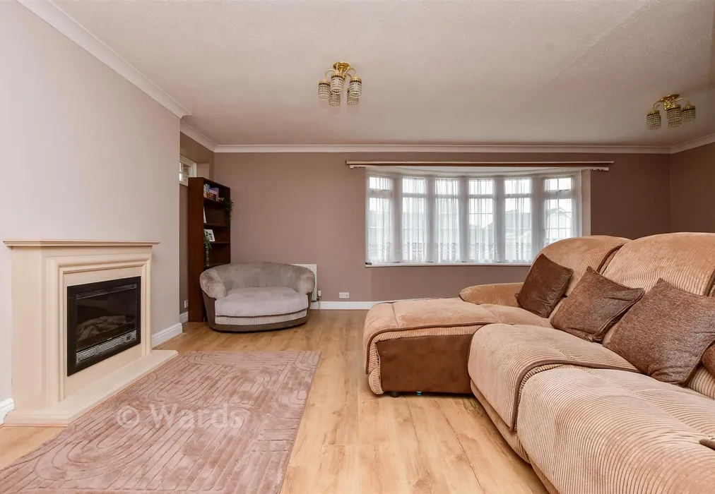 Lounge/Diner - Macdonald Parade, Seasalter, Whitstable, Kent - Wards of Kent