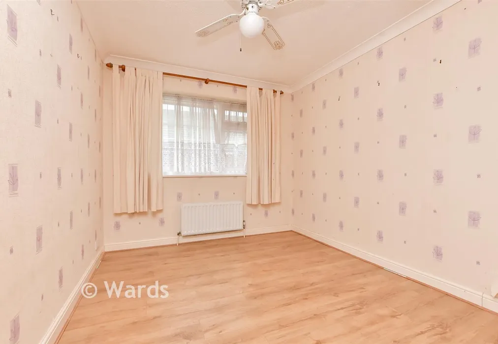 Bedroom 1 - Macdonald Parade, Seasalter, Whitstable, Kent - Wards of Kent