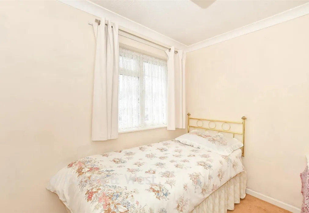 Bedroom 3 - Cissbury Hill, Crawley, West Sussex - Wards of Kent