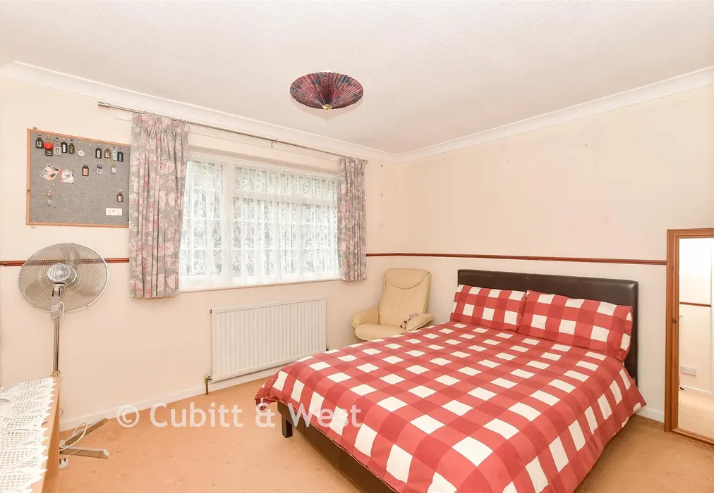 Bedroom 1 - Cissbury Hill, Crawley, West Sussex - Wards of Kent