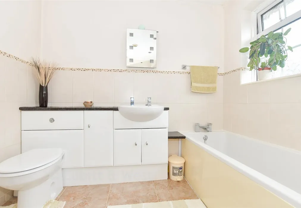 Bathroom - Cissbury Hill, Crawley, West Sussex - Wards of Kent