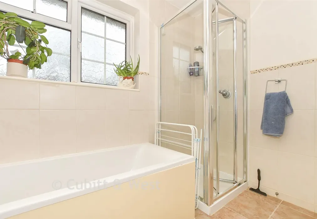 Bathroom - Cissbury Hill, Crawley, West Sussex - Wards of Kent