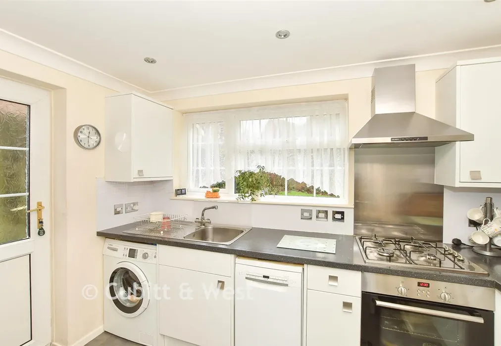 Kitchen - Cissbury Hill, Crawley, West Sussex - Wards of Kent