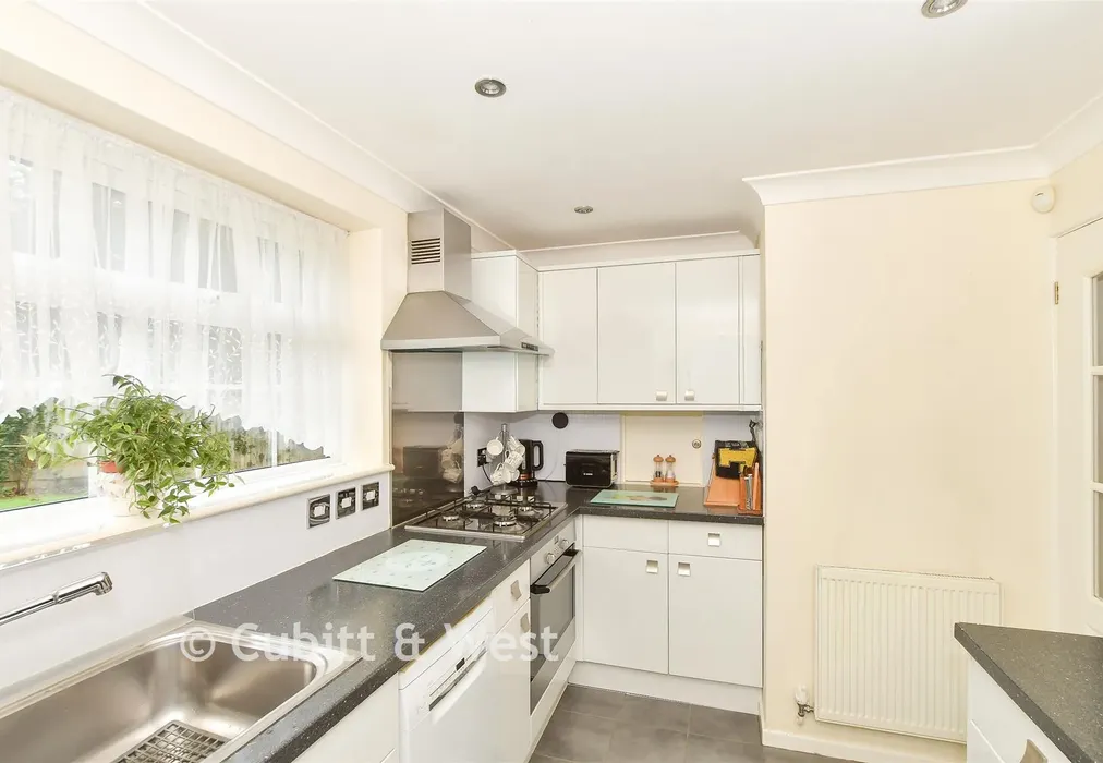 Kitchen - Cissbury Hill, Crawley, West Sussex - Wards of Kent