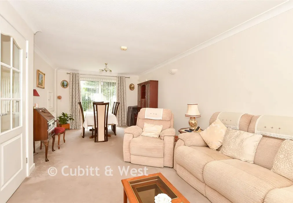 Lounge/Diner - Cissbury Hill, Crawley, West Sussex - Wards of Kent