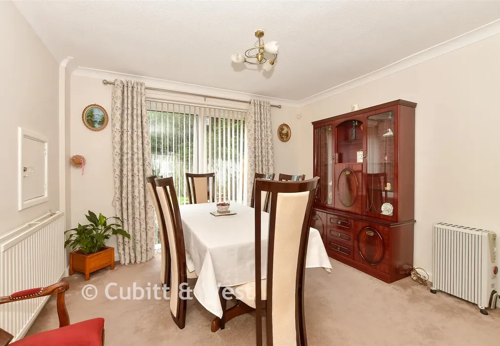 Lounge/Diner - Cissbury Hill, Crawley, West Sussex - Wards of Kent